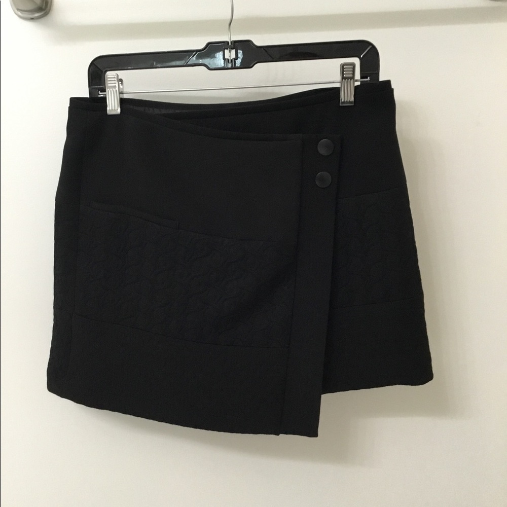 CAbi Wrap Around Mini Skirt.  Sz S Black